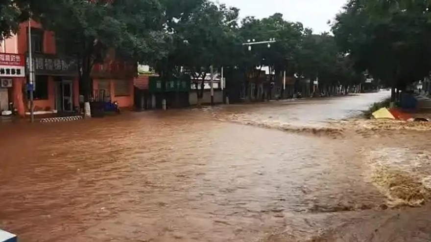 Mưa lớn tiếp tục khiến ít nhất 18 người ở Trung Quốc thiệt mạng